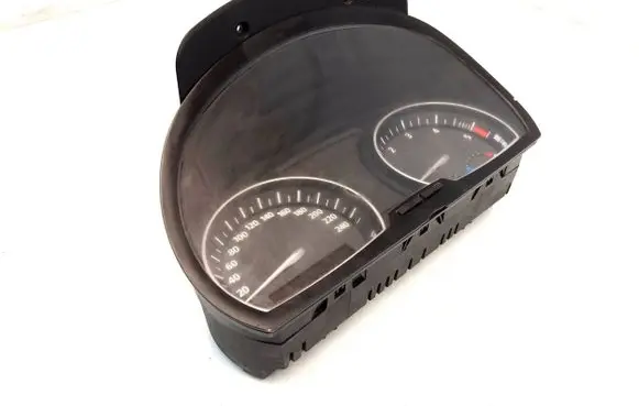 BMW X3 E83 Speedometer (instrument cluster)