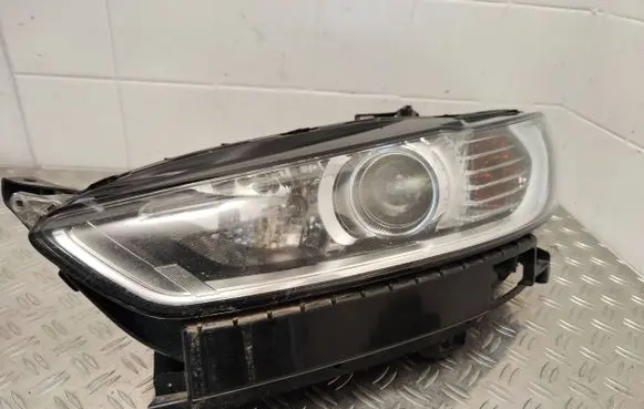 Ford Mondeo MK V Headlight/headlamp DS7313W030AE L90002822