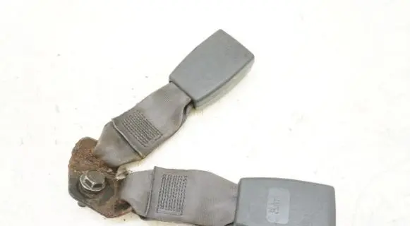 KIA Cerato Rear seatbelt buckle 041023