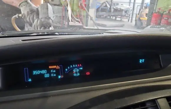Speedometer (instrument cluster)