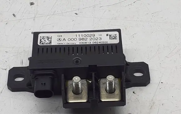 Mercedes-Benz E W212 Charging relay A0009822023