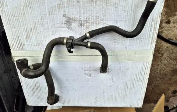 BMW X1 F48 F49 Engine coolant pipe/hose 7645477