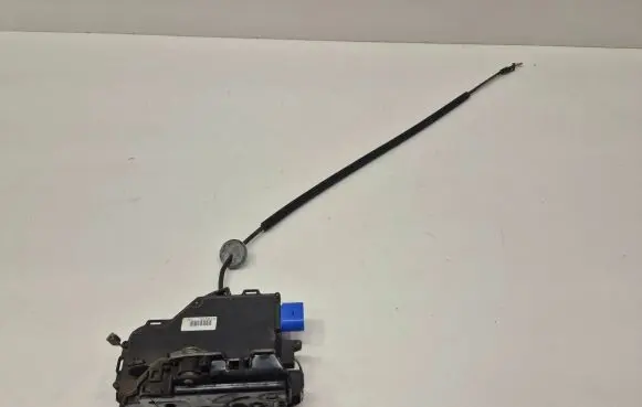 Volkswagen Golf V Rear door lock 7L0839016