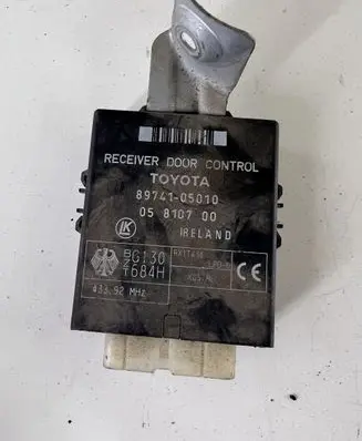 Toyota Avensis T220 Door control unit/module 8974105010 05810700