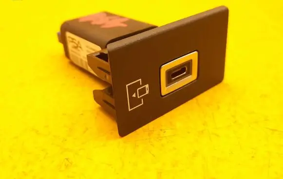 Citroen DS4 USB socket connector 9835062880 PLP0400168 98328996DX