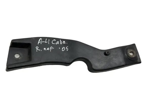 Audi A4 S4 B6 8E 8H Fender mounting bracket 8H0807204