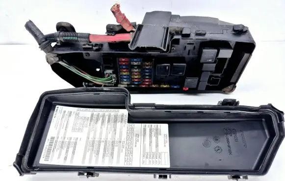 Volvo XC70 Fuse box set 9494210 SPA1N