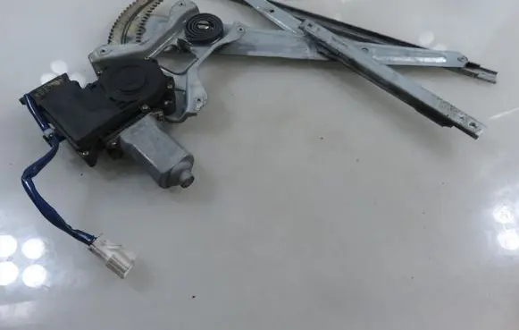 Mitsubishi Pajero Pinin Front door window regulator with motor MR371761