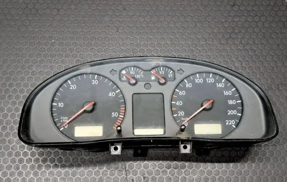 Volkswagen PASSAT B5 Speedometer (instrument cluster) 3B0919881F 110008794022