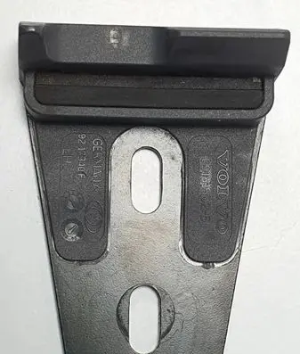 Volvo C70 Radiator mount bracket 09181502-5