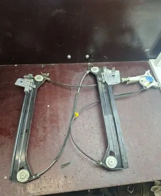 Mercedes-Benz CLK A209 C209 Front door electric window regulator 