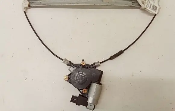 Mazda 3 I Front window lifting mechanism without motor G22C5858X