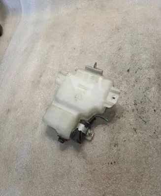 Mitsubishi Pajero Windshield washer fluid reservoir/tank 060351507