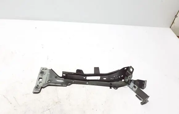 Audi A4 S4 B9 Fender mounting bracket 8W0821136C