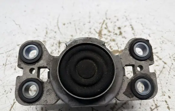Volvo S80 Engine mount bracket 31316875