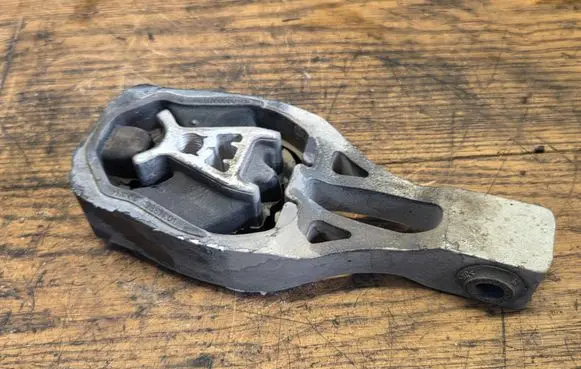 Engine mount bracket