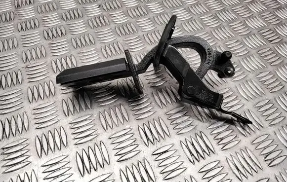 Volvo V70 Tailgate/trunk/boot hinge 31298103