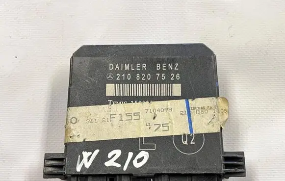 Mercedes-Benz E W210 Door control unit/module 2108207526