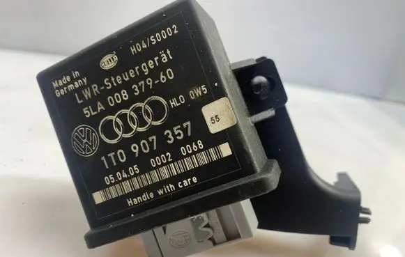 Volkswagen Touran I Light module LCM 1T0907357 5LA00837960 5LA008379