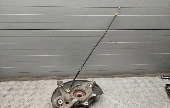 Mercedes-Benz E C207 W207 Rear wheel hub A2044202385