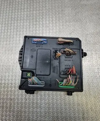 Renault Megane III Comfort/convenience module 284B13297R 693113624 S180098201