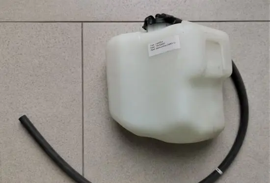 Toyota Camry Coolant expansion tank/reservoir 1647028060 16470-28060