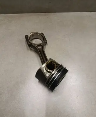 Volkswagen PASSAT B7 Piston V100G2205