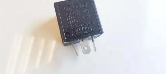Volkswagen Golf III Other relay 191955529