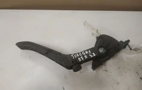 Volkswagen Touareg I Accelerator throttle pedal 6PV00802624 7L0723507D