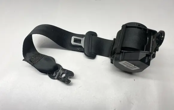 Volkswagen Jetta VII Rear seatbelt 639521500B