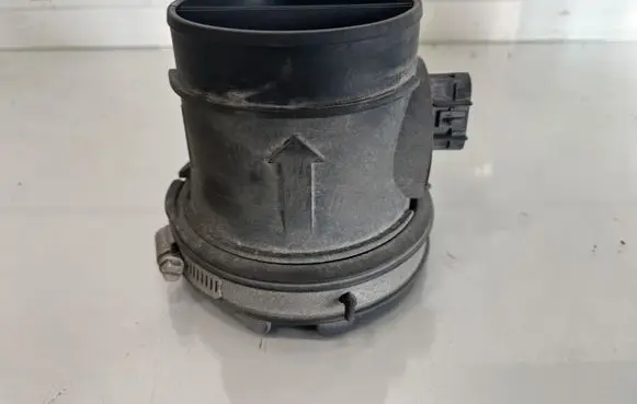 Chevrolet Silverado Mass air flow meter 19351885