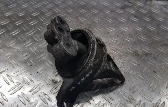 Opel Zafira A Engine mount bracket 90575772