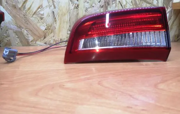Tailgate rear/tail lights