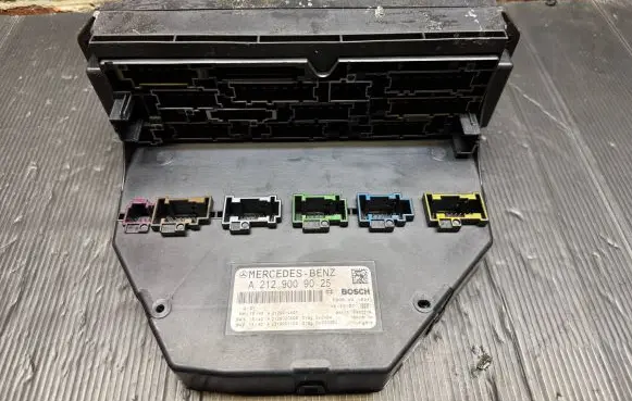 Mercedes-Benz E W212 Fuse module A2129009025 A2129014507
