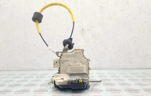 Audi A6 S6 C6 4F Rear door lock 4F0839015