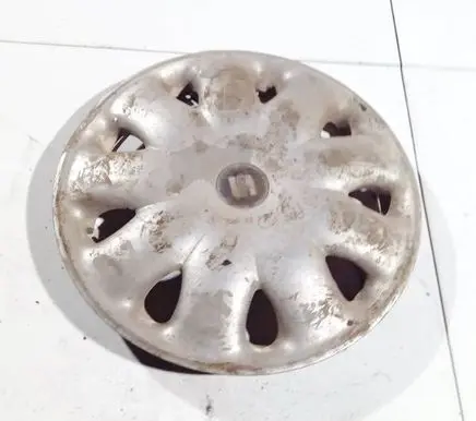 Seat Alhambra (Mk1) R15 wheel hub/cap/trim 7m0601147k