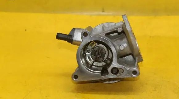 Skoda Octavia Mk2 (1Z) Vacuum pump 06H145100S
