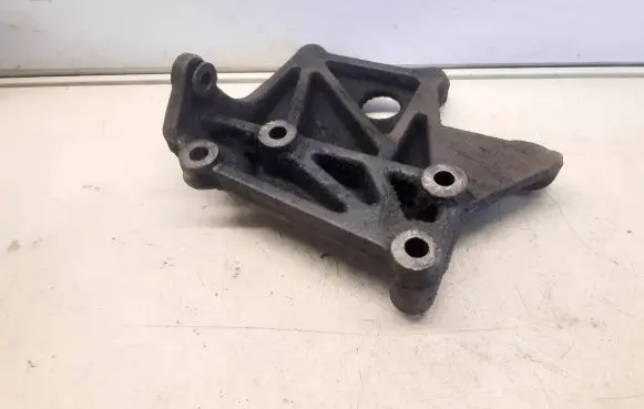 Mazda Premacy Engine mounting bracket RF2A