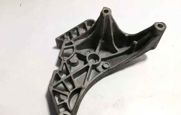 Volkswagen Tiguan Engine mounting bracket 03L199207