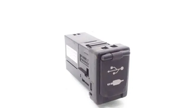 Toyota RAV 4 (XA40) AUX in-socket connector 8619042040