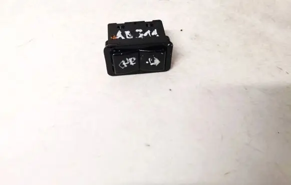 BMW 5 E39 Electric window control switch 8368974