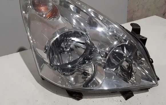 Toyota Corolla Verso AR10 Headlight/headlamp