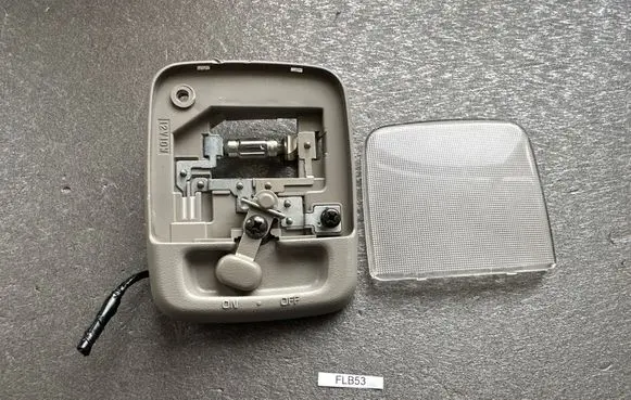 Nissan Patrol Y61 Headlining lighting console trim 264100V000