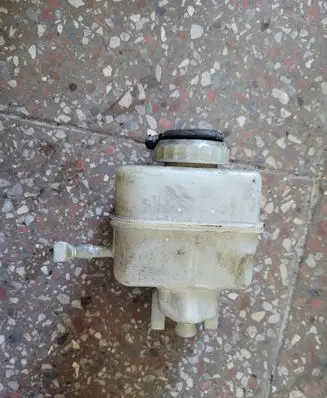 BMW 7 F01 F02 F03 F04 Brake fluid reservoir 32666324
