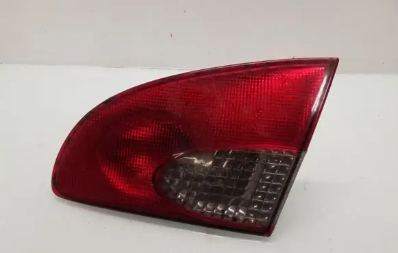 Toyota Avensis T220 Rear/tail lights 23300202