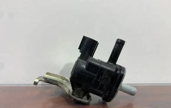 Toyota Auris E180 Vacuum valve 9091012276 1362007010