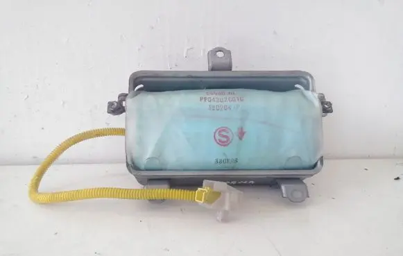 Toyota Corolla E120 E130 Passenger airbag PF04202C01C 6098001 180204P