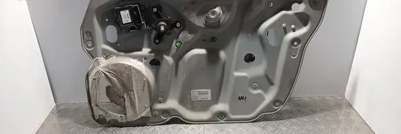 Front window lifting mechanism without motor