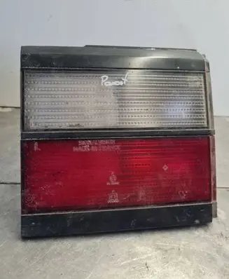Volkswagen PASSAT B3 Tailgate rear/tail lights 333945107