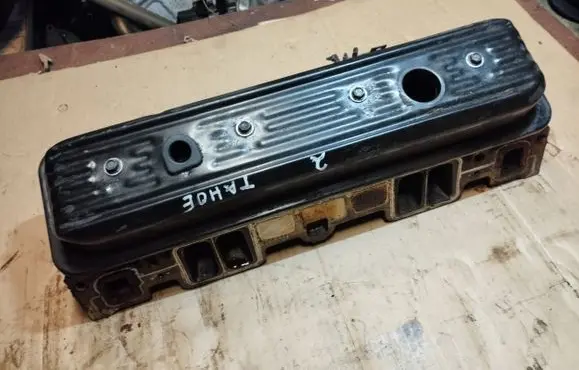Chevrolet Tahoe Rocker cam cover 